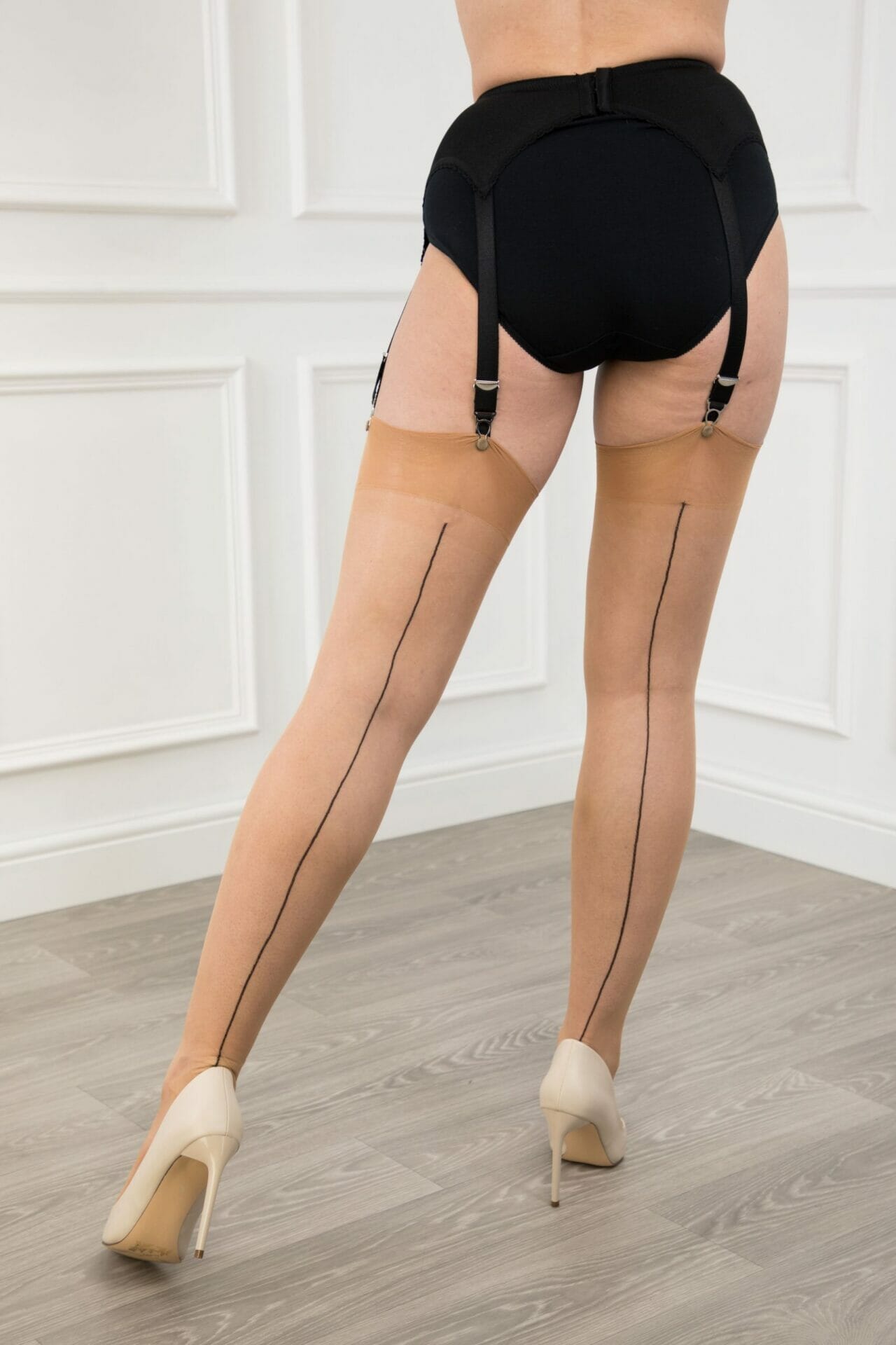 Contrast seamed Havannah Heel stockings natural